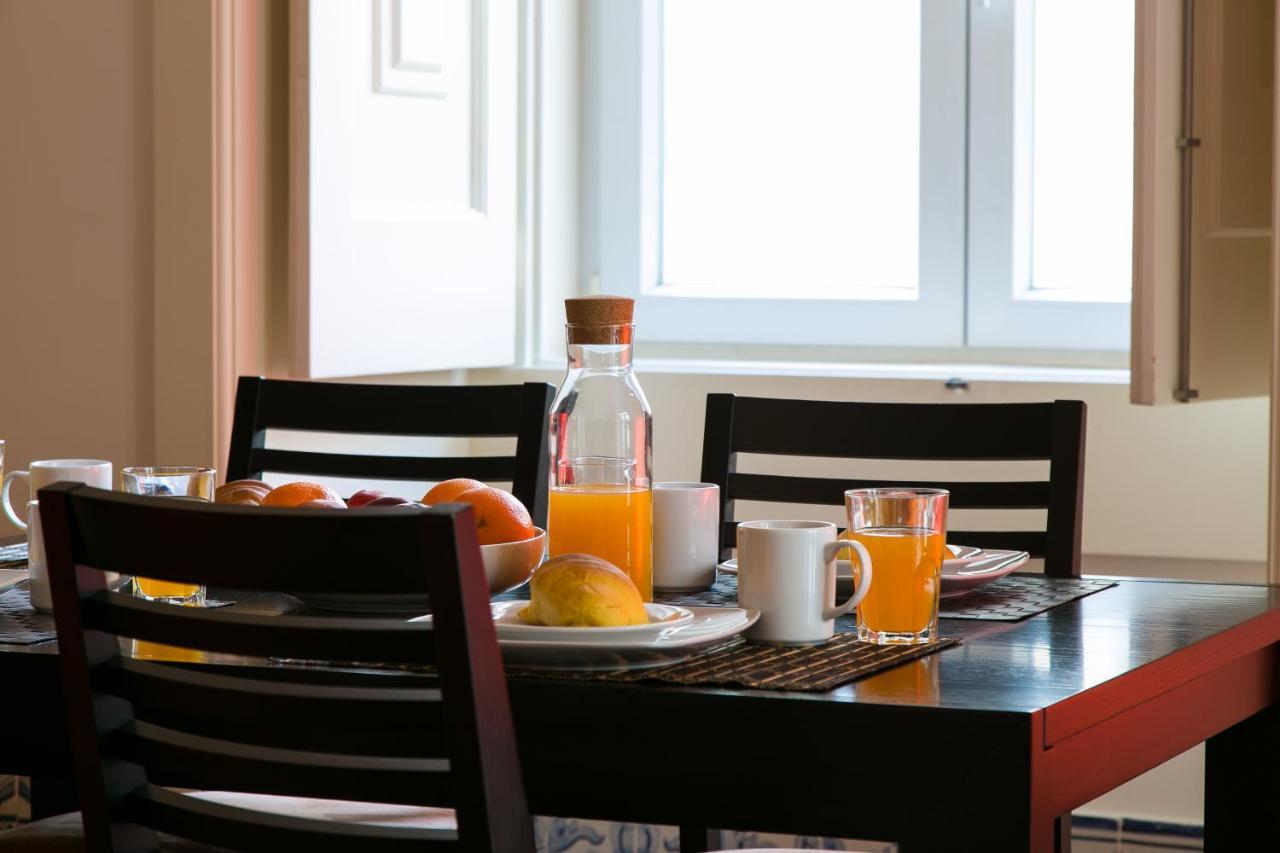 Joivy Elegant 2br With Workspace Nearby Baixa-chiado Subway Apartamento