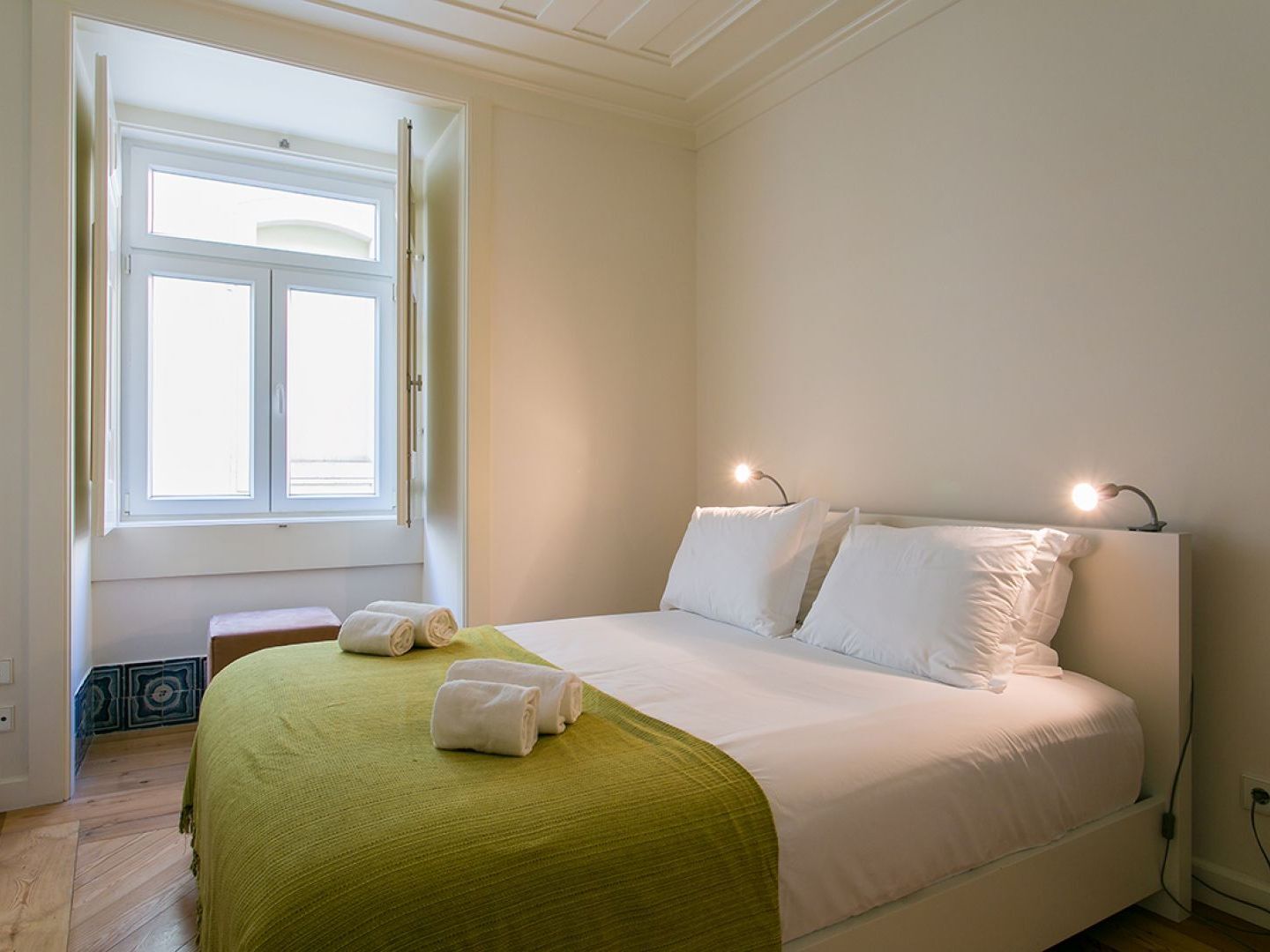Joivy Elegant 2br With Workspace Nearby Baixa-chiado Subway Apartamento