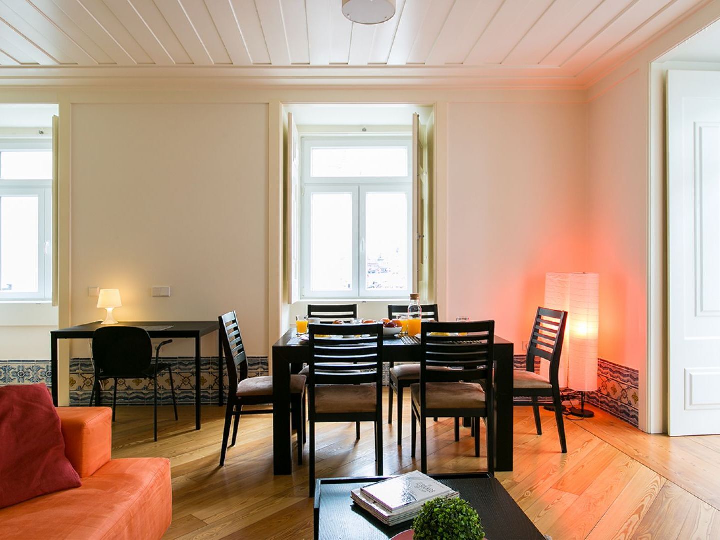 Joivy Elegant 2br With Workspace Nearby Baixa-chiado Subway Apartamento